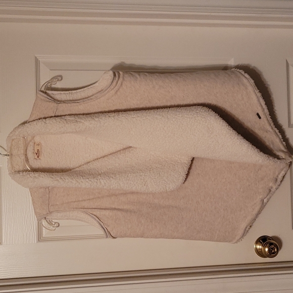 NWOT - SHERPA Lined Vest, WOW!! - Picture 3 of 15